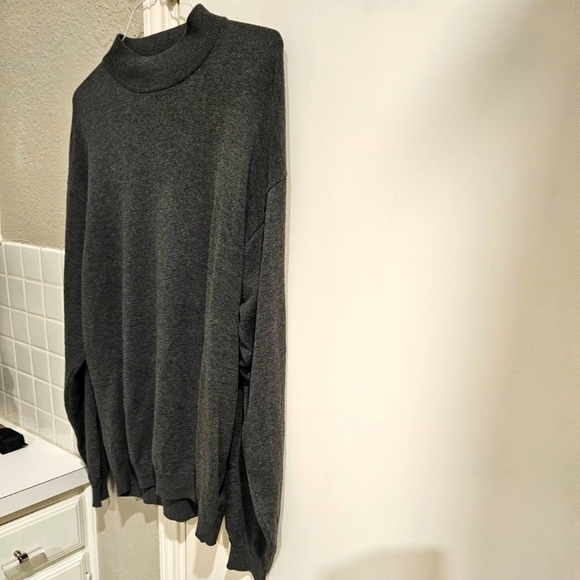 Croft & Barrow Gray Crew neck Large in Great shape - Picture 3 of 8